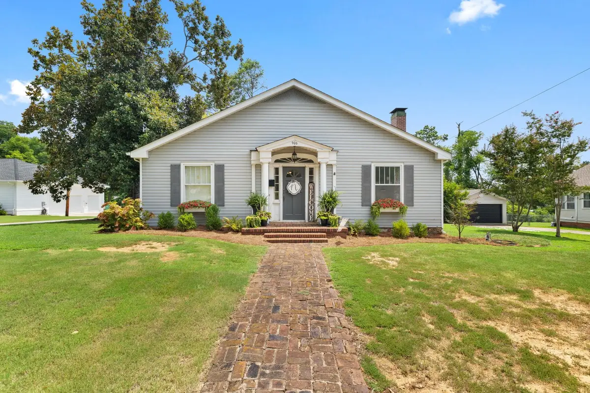 906 E 6th St, Tuscumbia, AL 35674 - #1