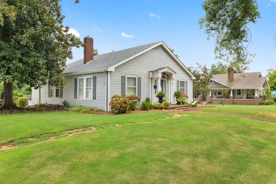 906 E 6th St, Tuscumbia, AL 35674 - #2