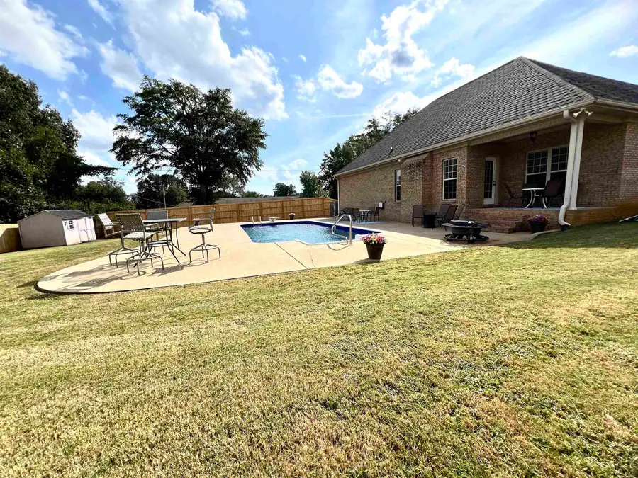 132 Graham Ave, Tuscumbia, AL 35674 - #2