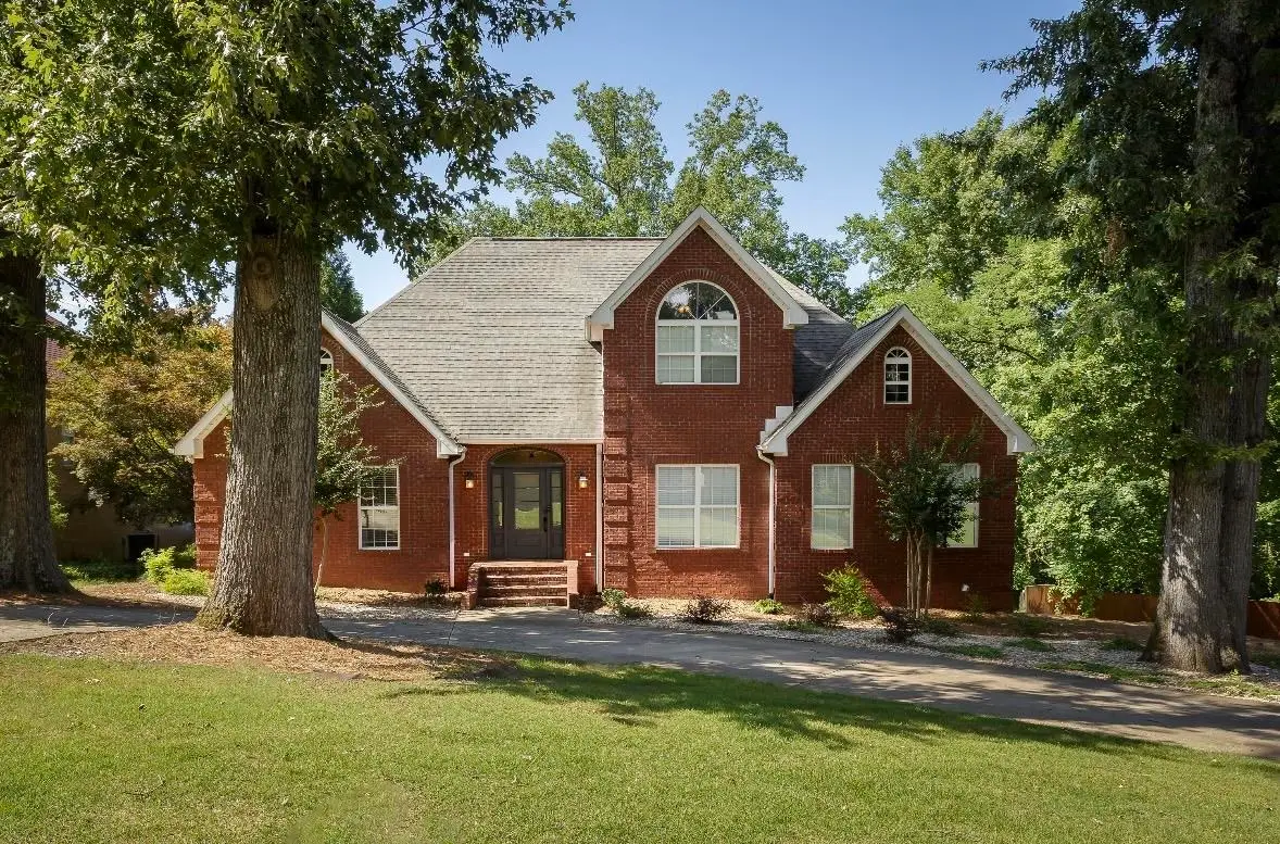 251 Hazelwood Ln, Florence, AL 35634 - #1