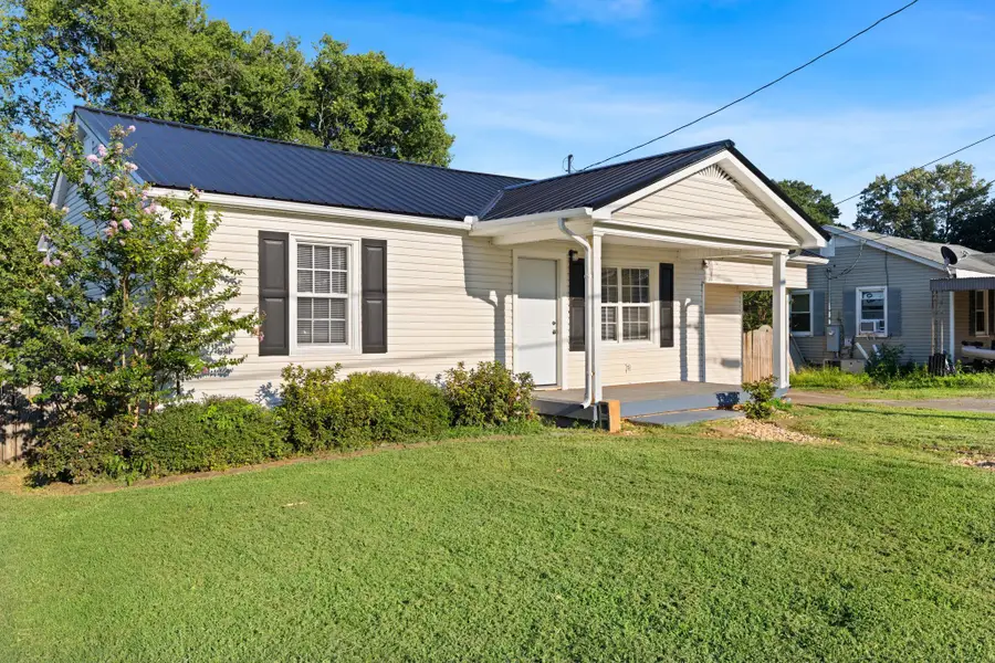 260 Lewis St, Muscle Shoals, AL 35661 - #2