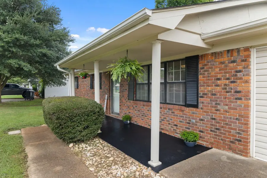 330 Leona Dr, Florence, AL 35633 - #3