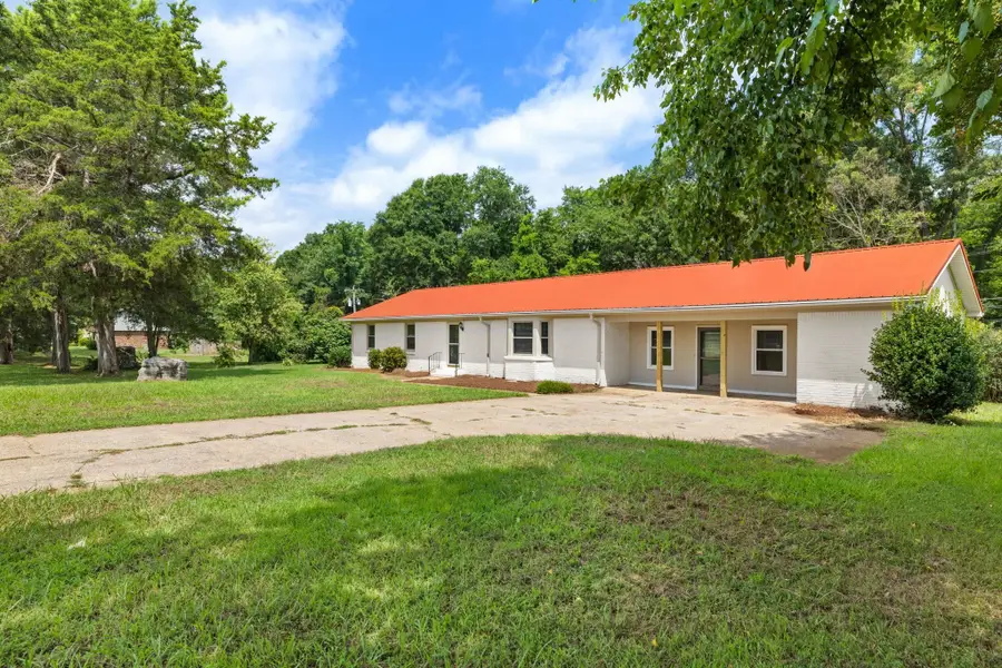 304 Maple St, Tuscumbia, AL 35674 - #2