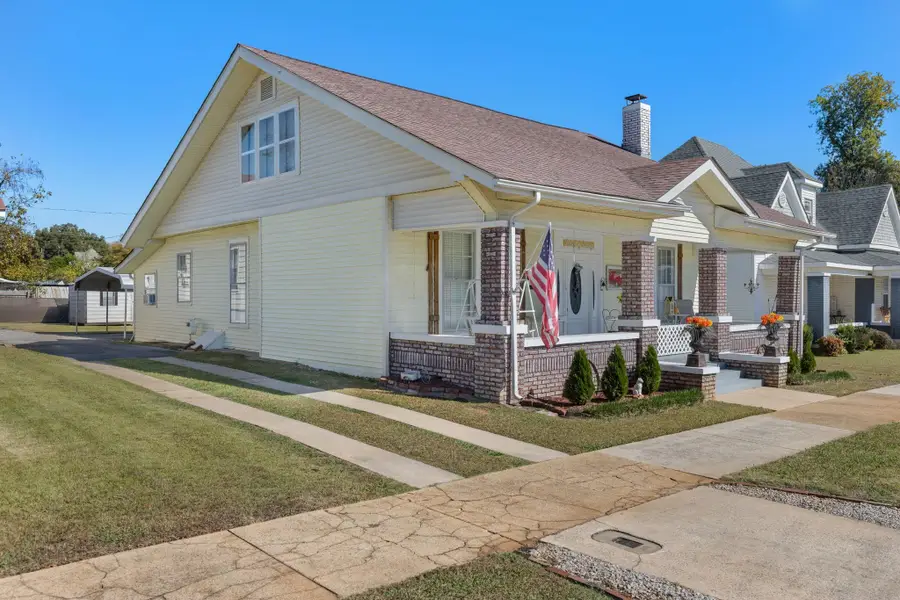 302 W 6th St, Tuscumbia, AL 35674 - #3