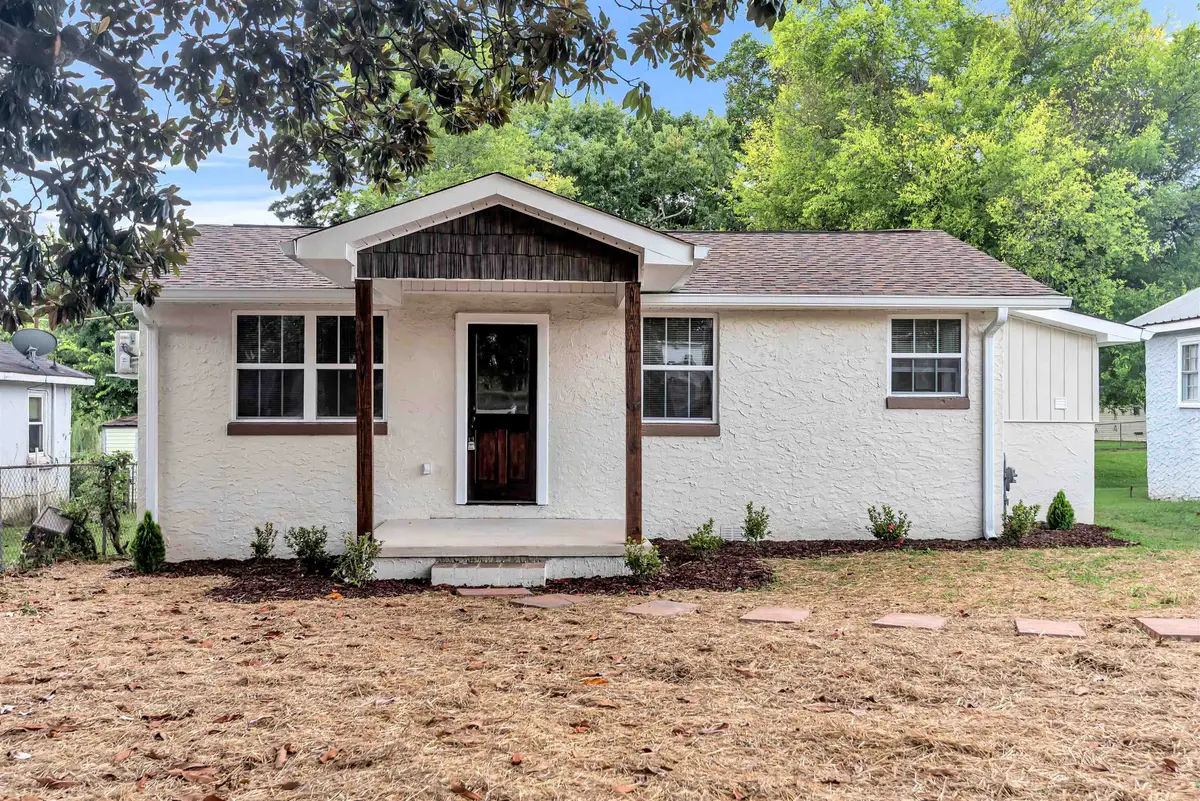 208 S Spurr St, Florence, AL 35630 - #1