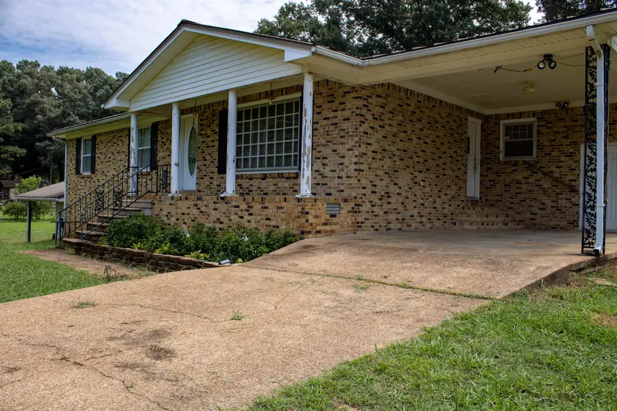 166 Montclair Dr, Killen, AL 35645 - #3