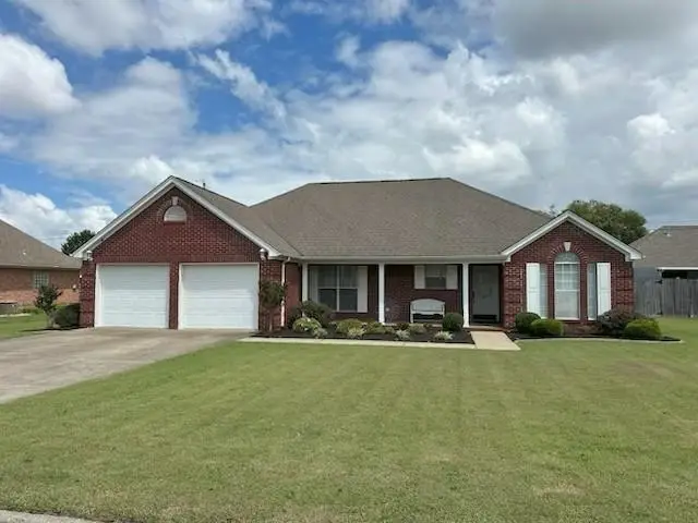 305 W Girard Ave, Muscle Shoals, AL 35661 - #1