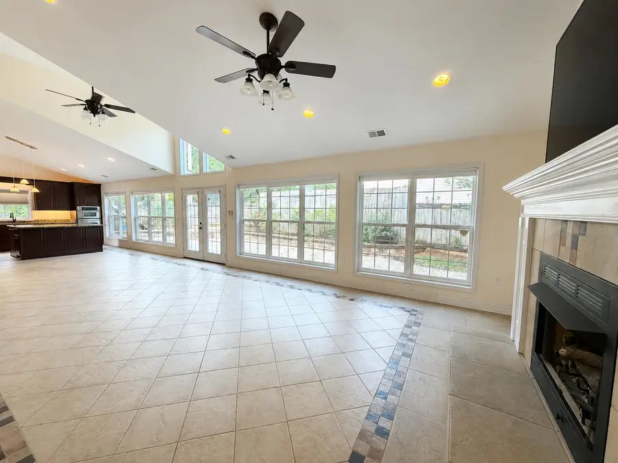712 W Alabama St, Florence, AL 35630 - #3