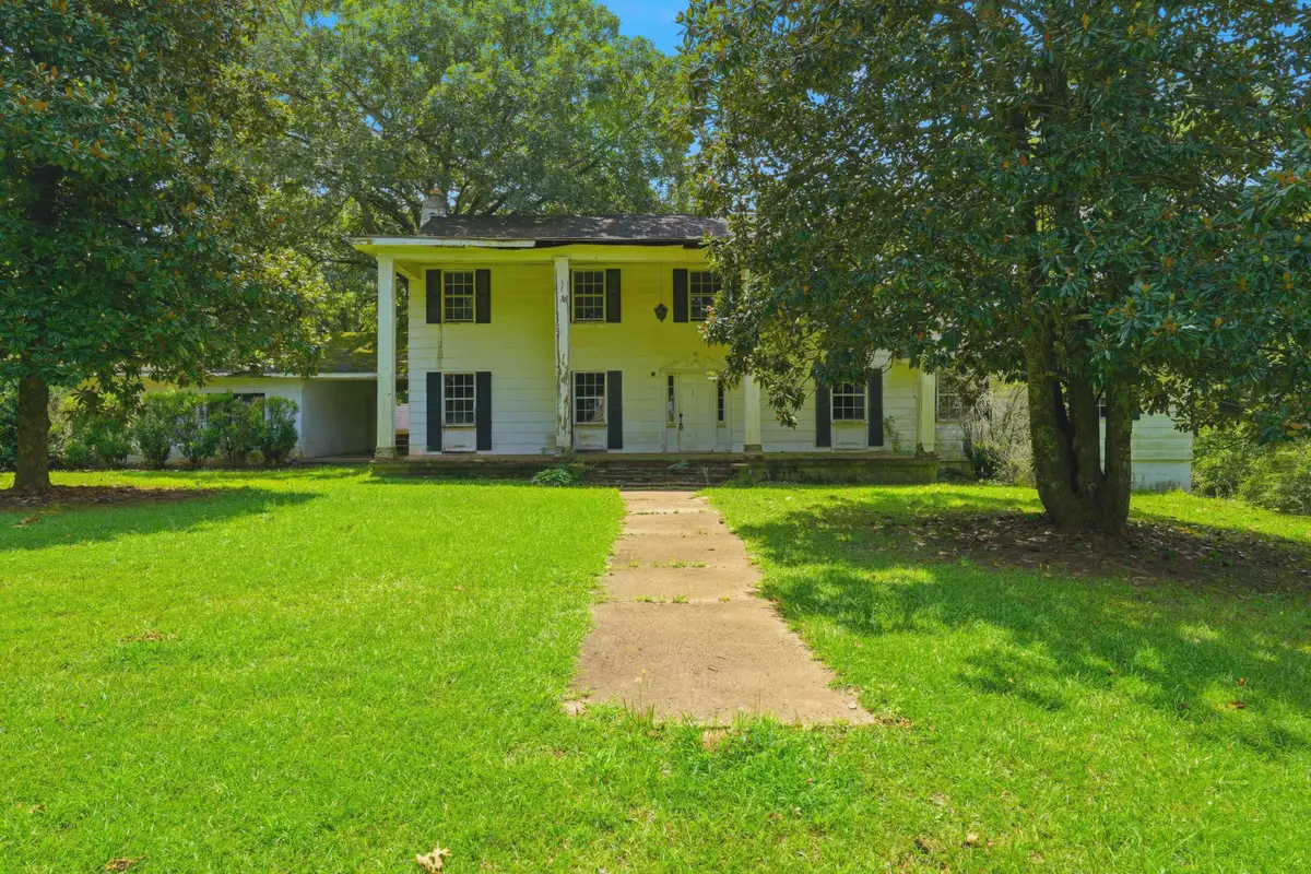 840 Quarry Rd, Tuscumbia, AL 35674 - #1
