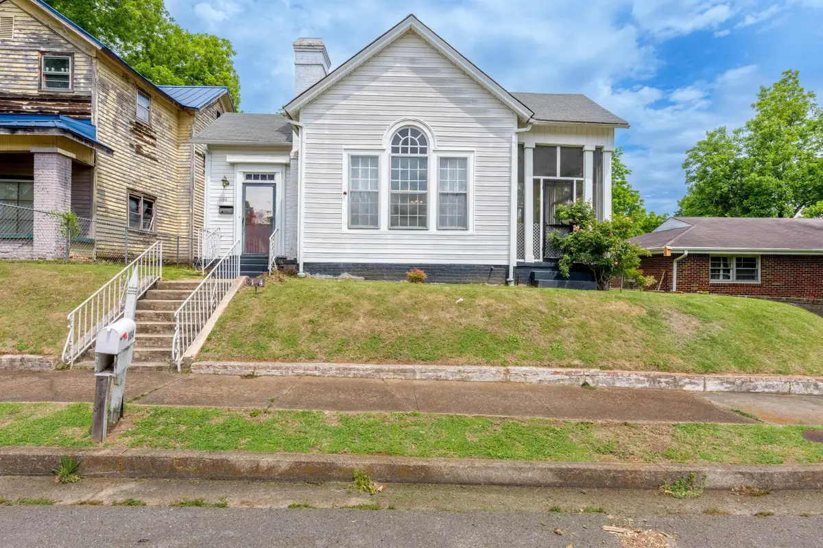 1104 N Nashville Ave, Sheffield, AL 35660 - #1