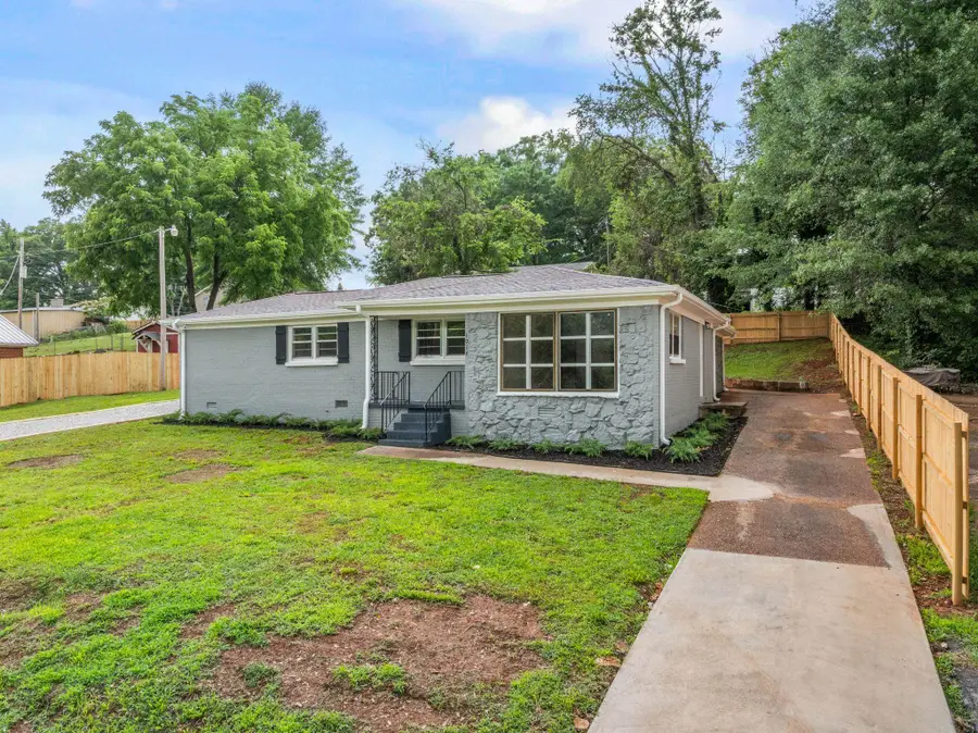 1014 Madison St, Tuscumbia, AL 35674 - #2