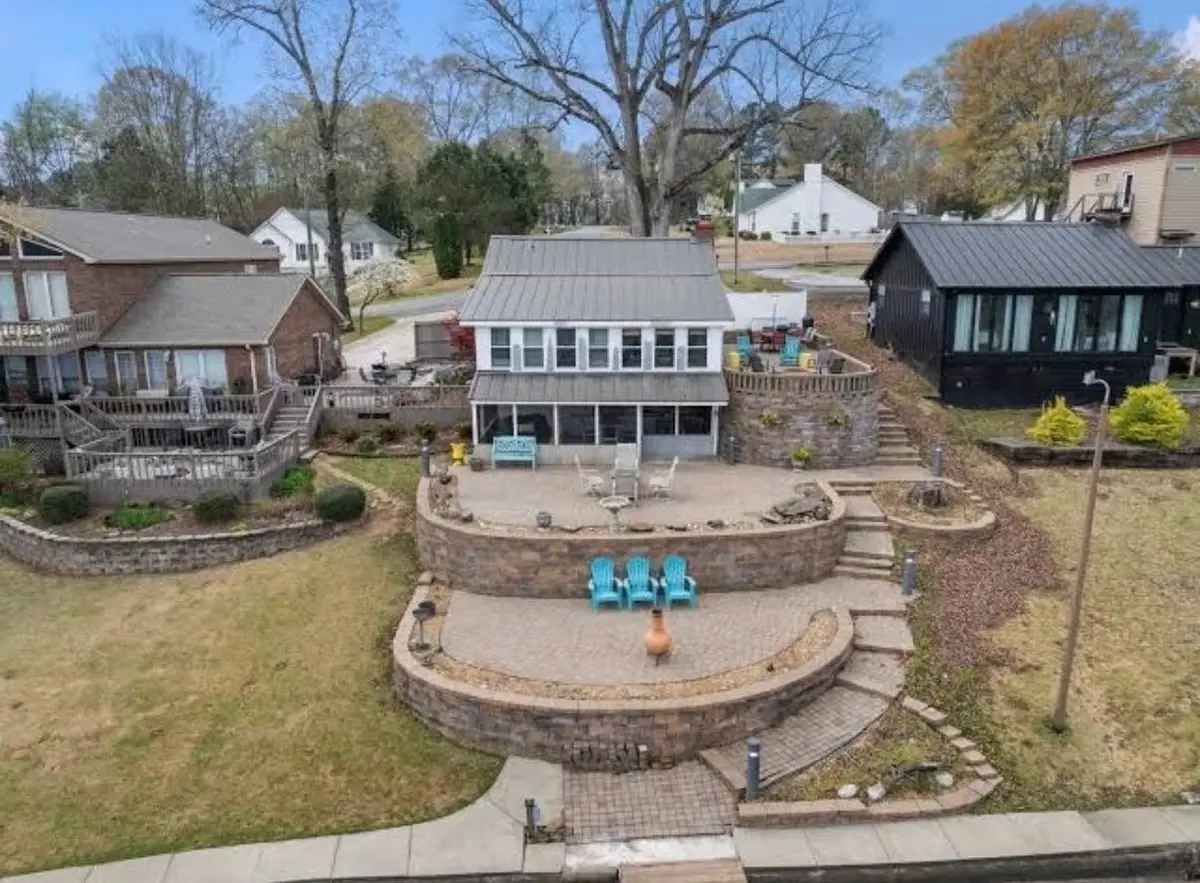 915 Alabama Shores Rd, Muscle Shoals, AL 35661 - #1
