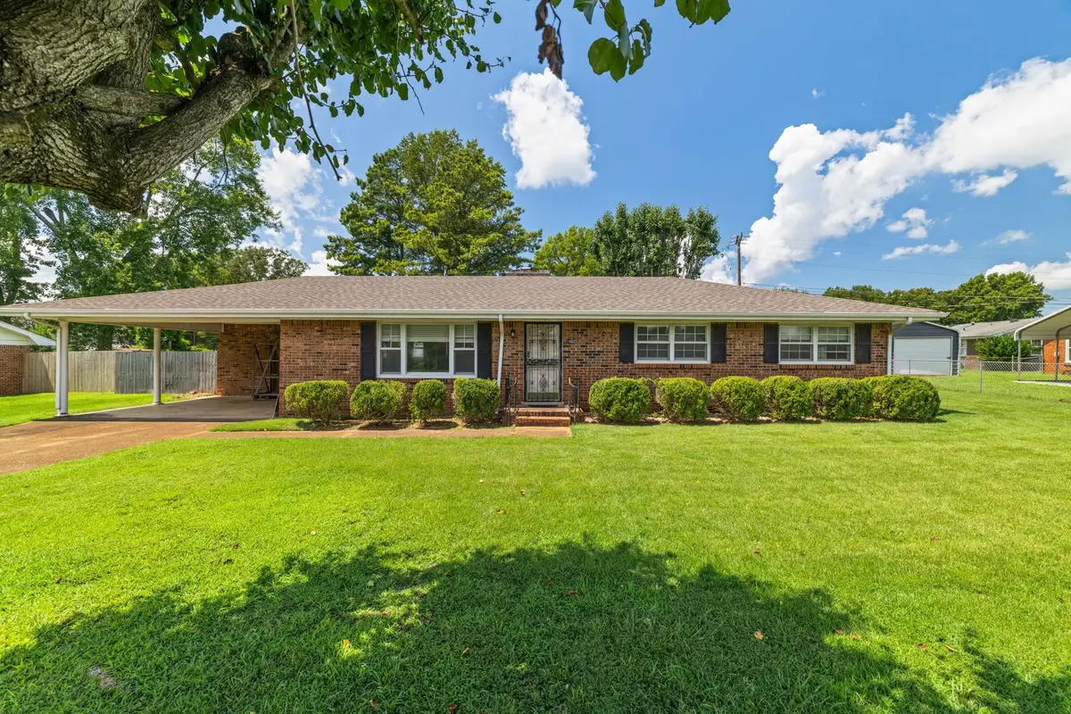 1402 Windsor Dr, Tuscumbia, AL 35674 - #1