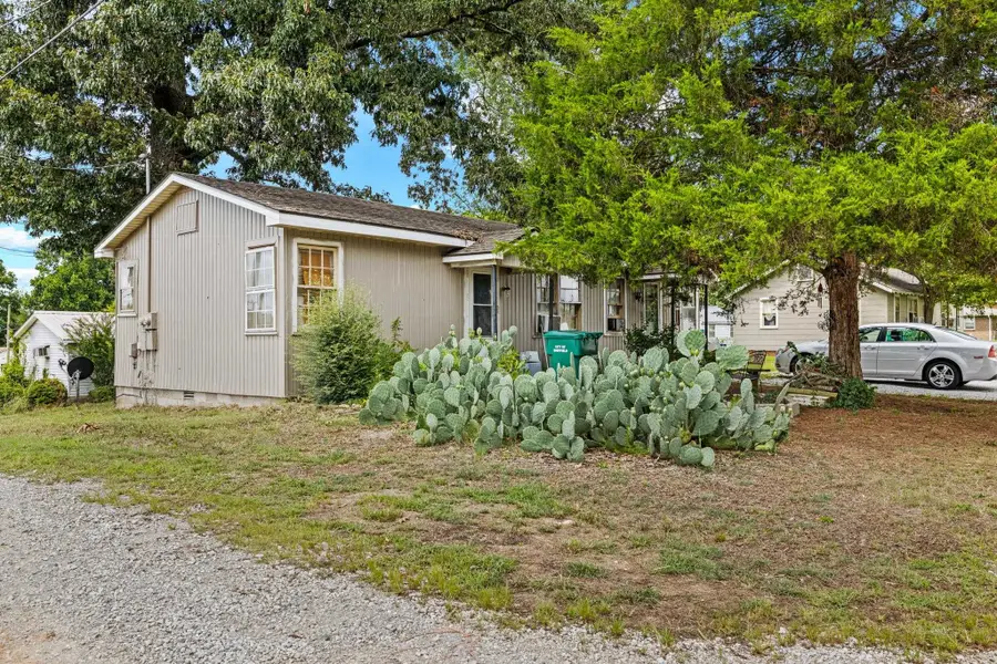 1107 E 31st St, Sheffield, AL 35660 - #3