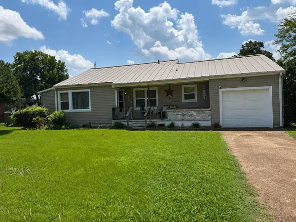 1206 E 2nd St, Tuscumbia, AL 35674