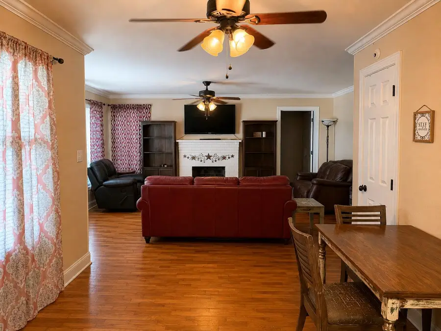 1206 E 2nd St, Tuscumbia, AL 35674 - #3