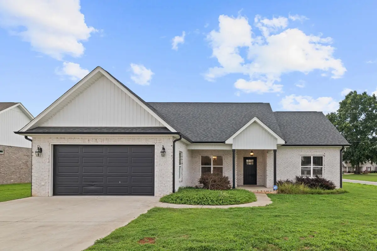 300 Market St, Muscle Shoals, AL 35661 - #1