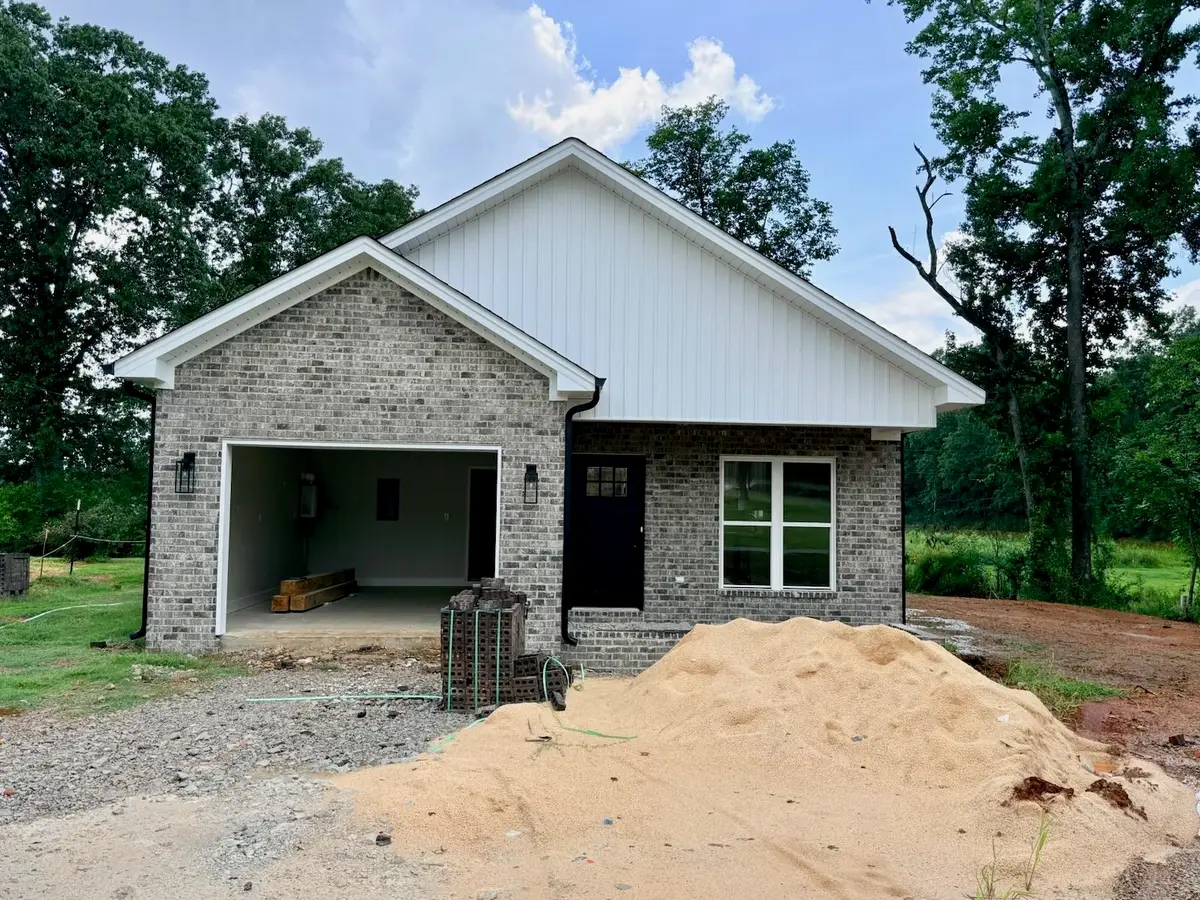 211 Plantation Pl, Florence, AL 35633 - #1