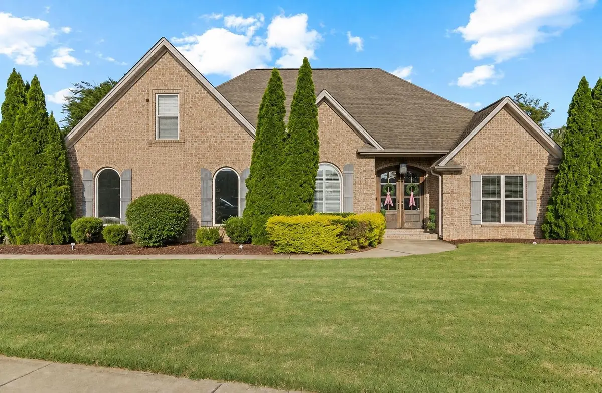 106 Magnolia Dr, Muscle Shoals, AL 35661 - #1