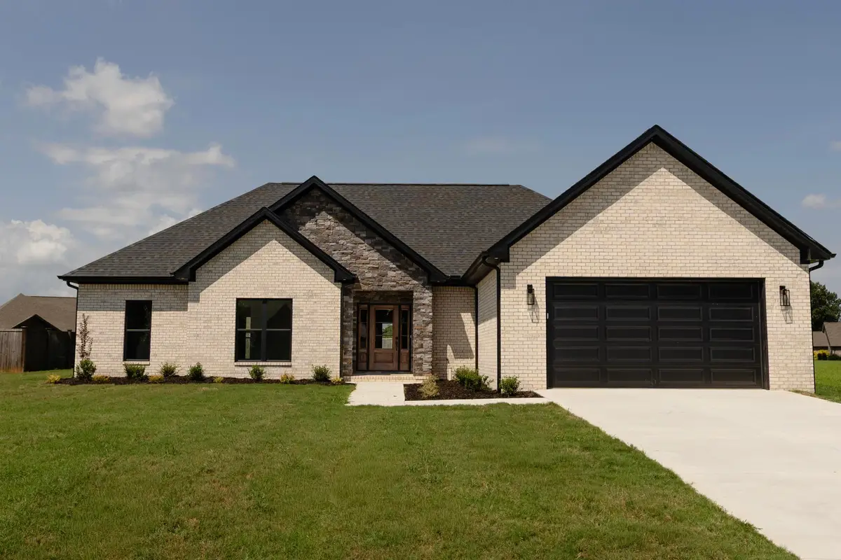 195 Rockwood Dr, Tuscumbia, AL 35674 - #1