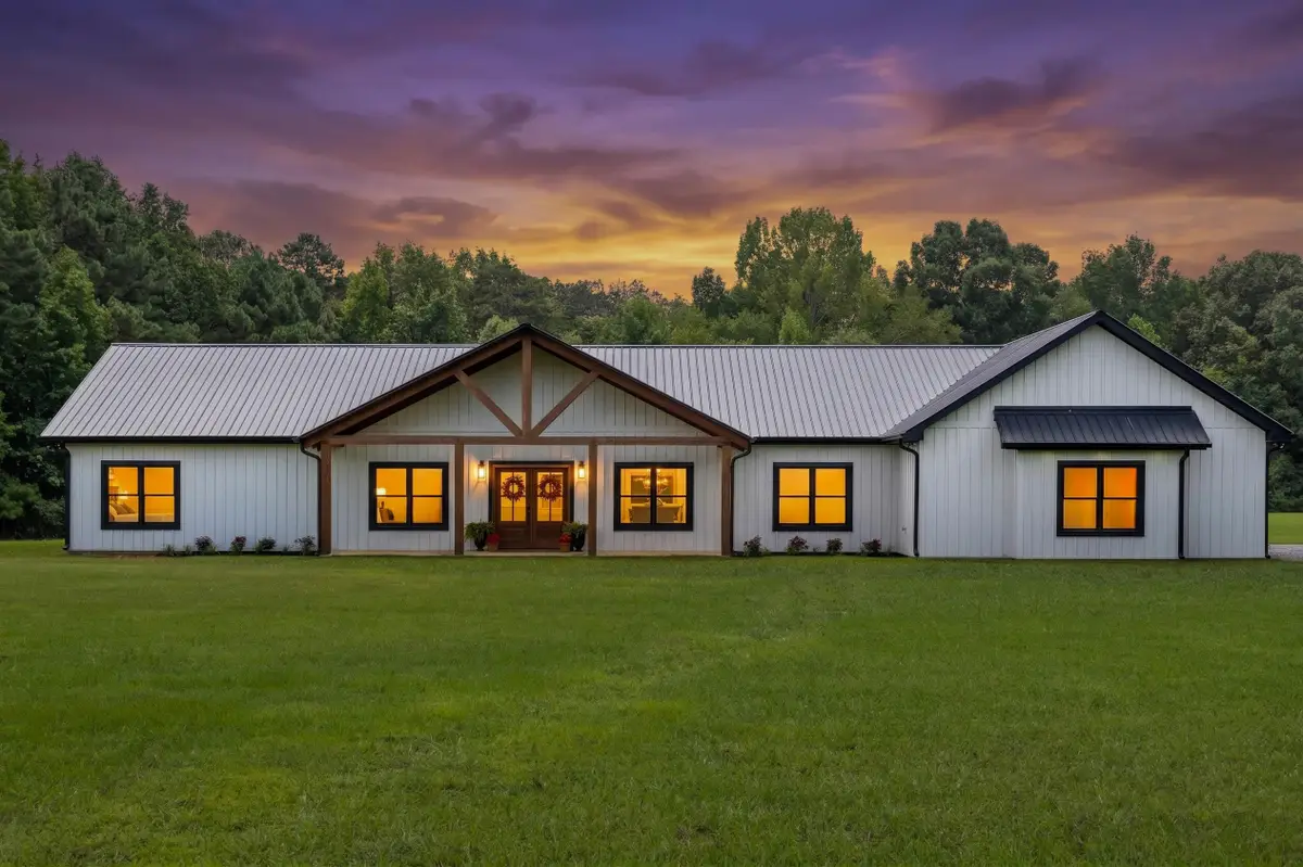 814 Co Rd 1367, Vinemont, AL 35179 - #1