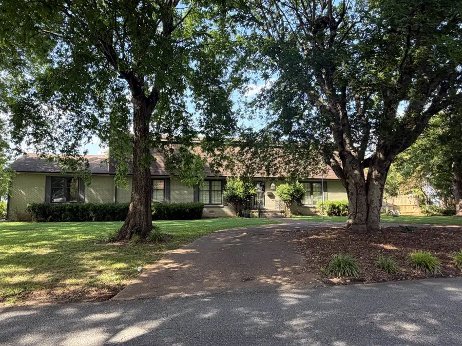 1001 E 3rd St, Tuscumbia, AL 35674 - #2