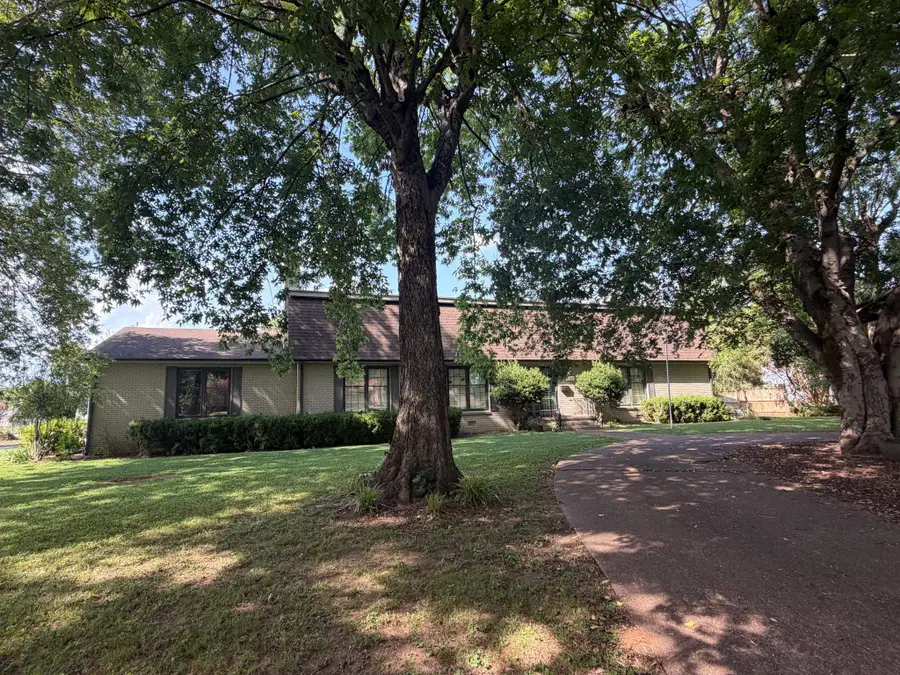 1001 E 3rd St, Tuscumbia, AL 35674 - #3