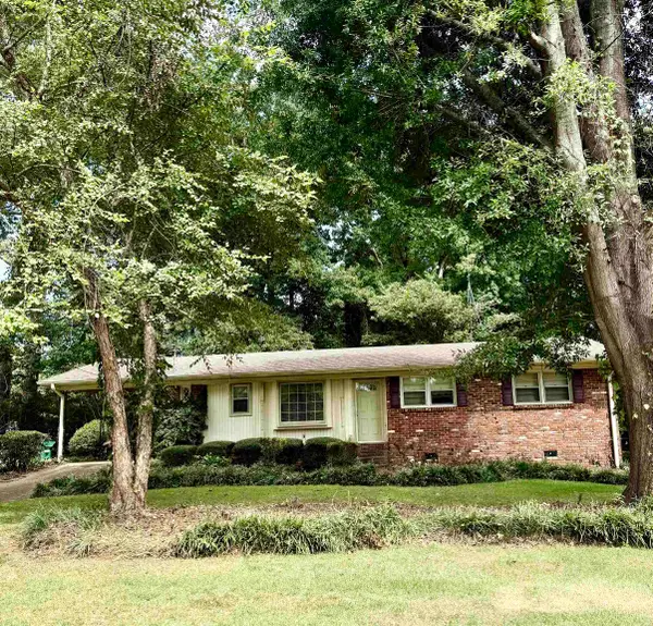 110 Hollywood Dr, Tuscumbia, AL 35674