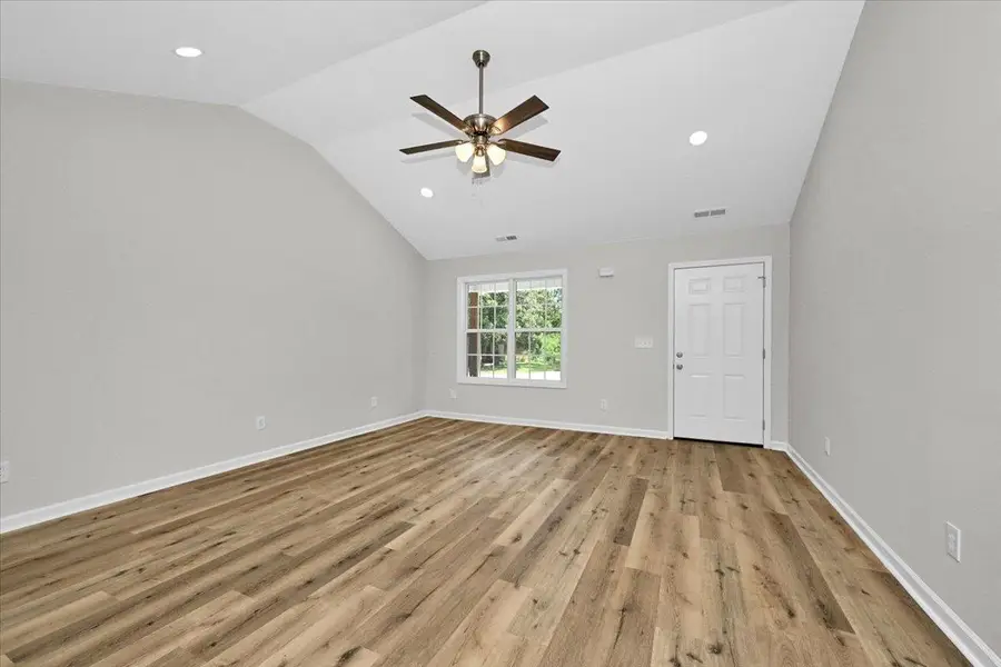 211 Dean Ave, Hanceville, AL 35077 - #3