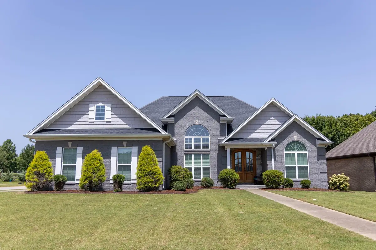 1001 Garrett Ln, Florence, AL 35633 - #1
