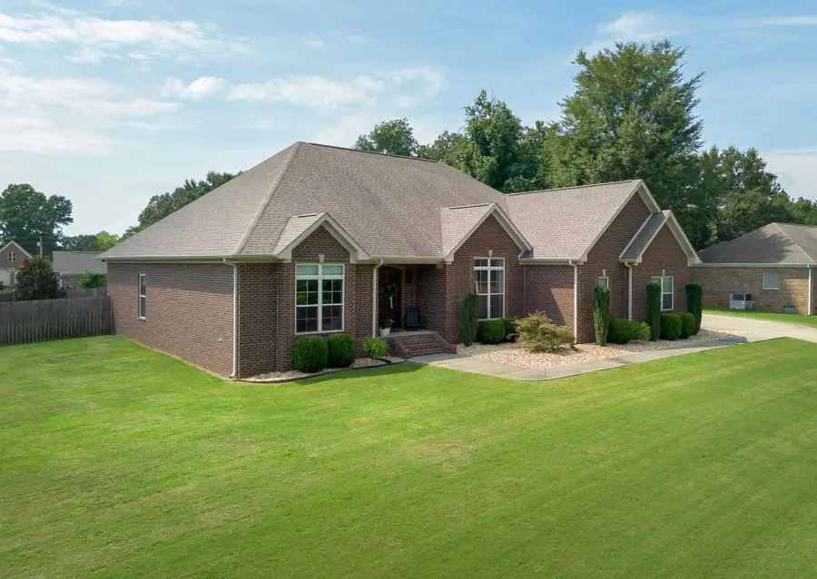 131 Walton Cv, Killen, AL 35645 - #2