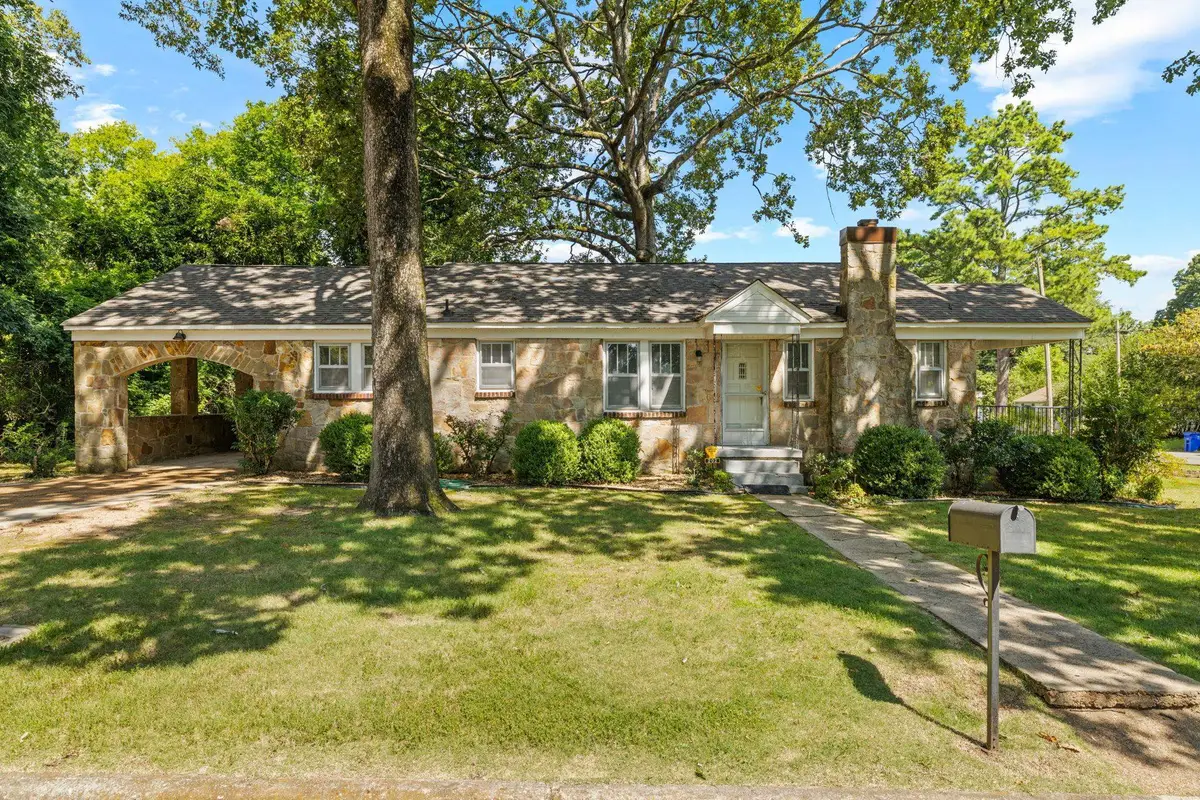 202 Seymore Ave, Florence, AL 35630 - #1