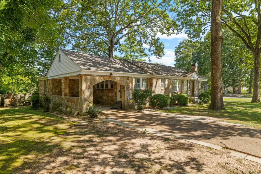 202 Seymore Ave, Florence, AL 35630 - #2