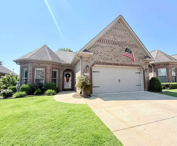 150 Cottage Ln, Florence, AL 35634