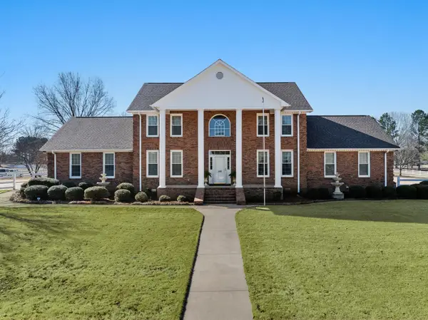100 E Meadow Hill Dr, Florence, AL 35633
