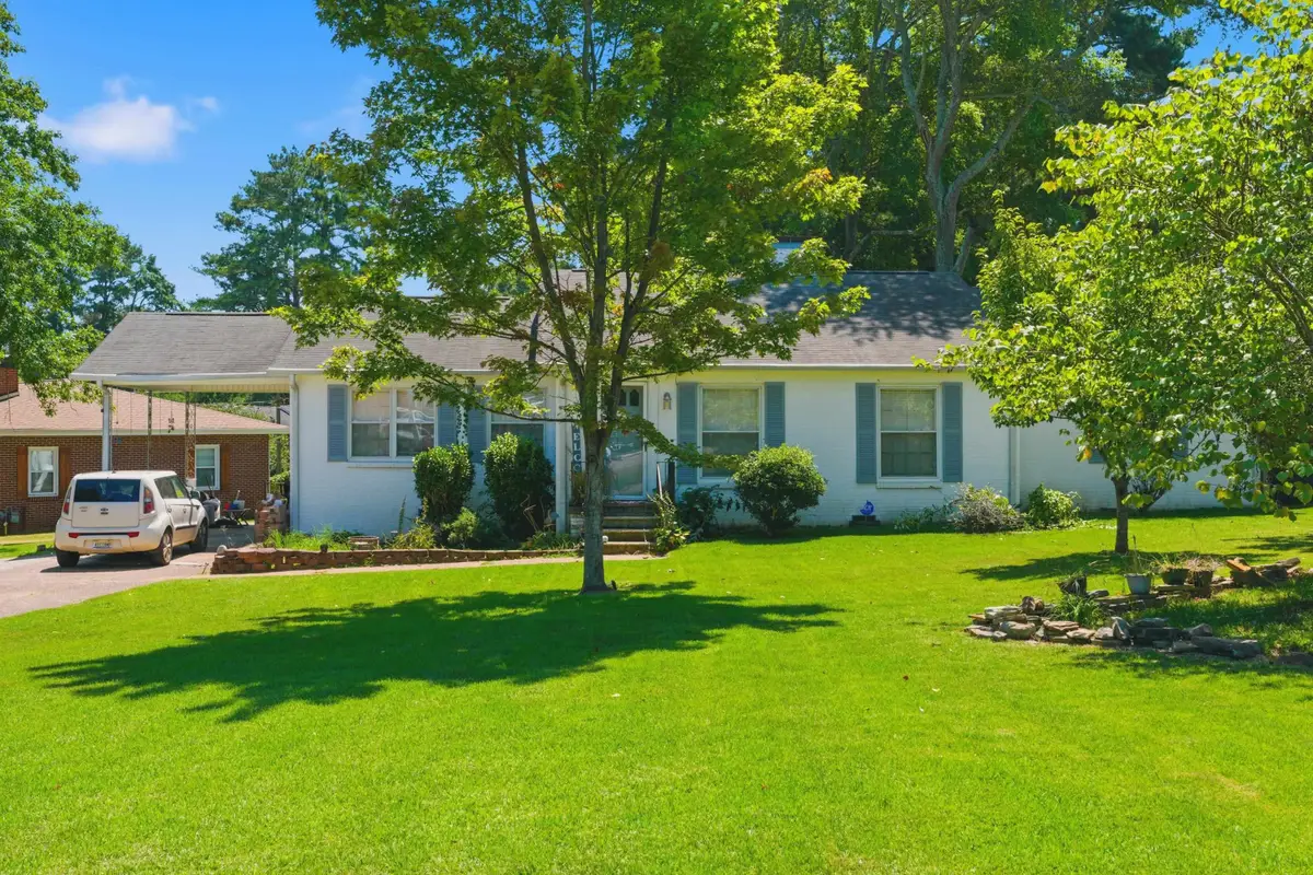 302 Park Ln, Florence, AL 35630 - #1