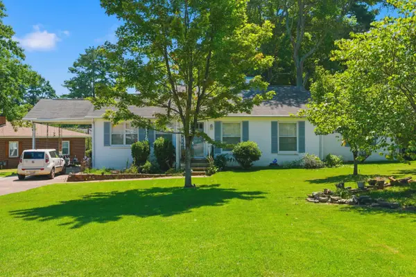 302 Park Ln, Florence, AL 35630