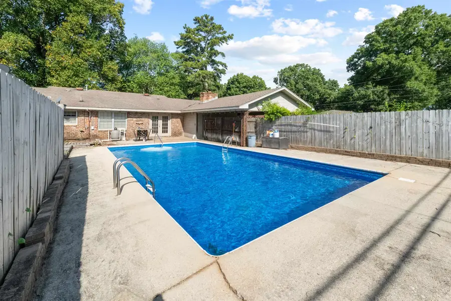501 W Lakeside Dr, Florence, AL 35630 - #2
