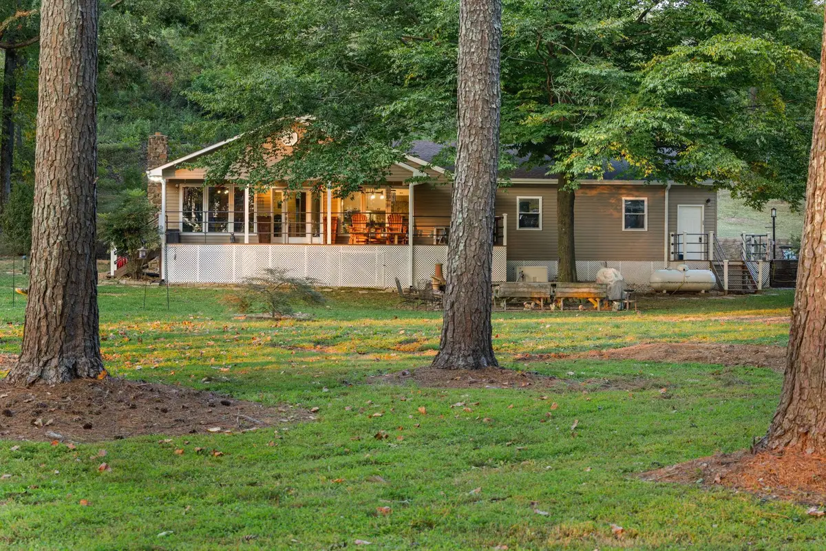 345 Lake Bend Shores Dr, Florence, AL 35633 - #1