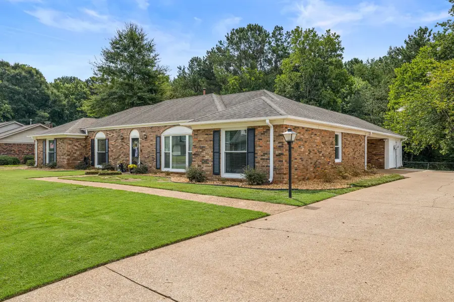 122 Lancaster Rd, Florence, AL 35633 - #3