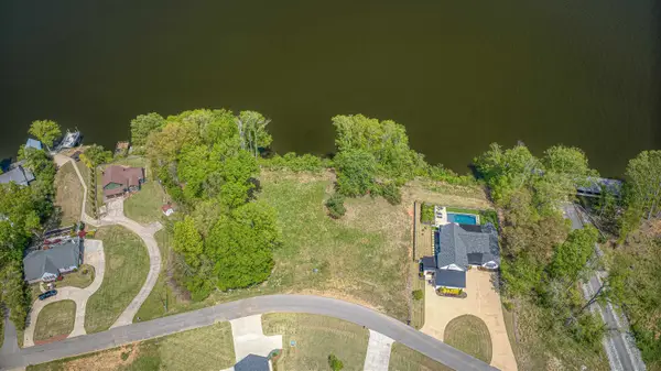 2094 Skypark Rd, Florence, AL 35634