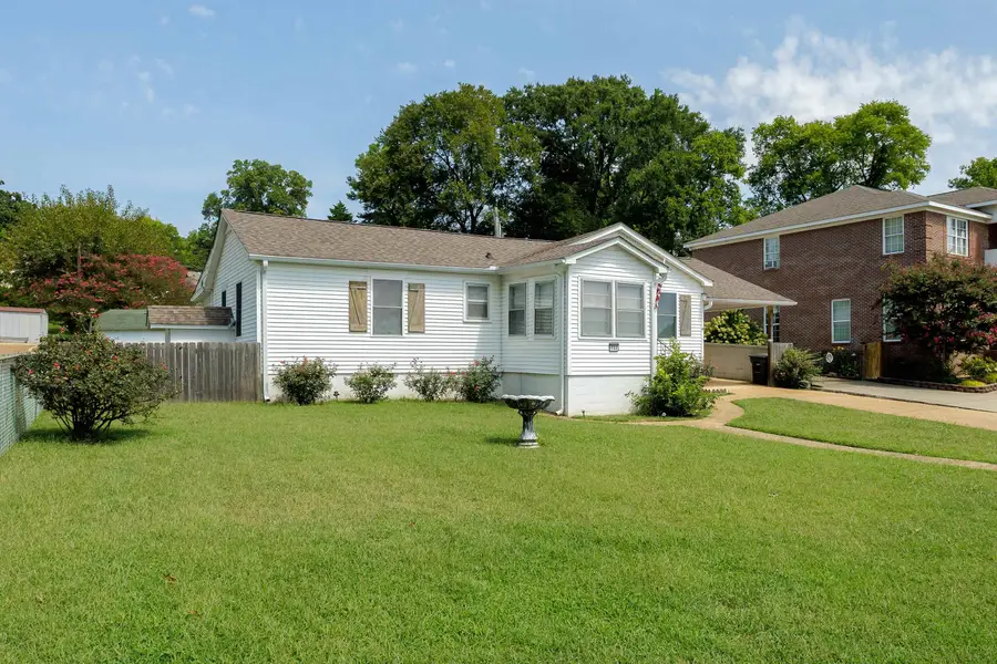 733 Crest St, Florence, AL 35630 - #2