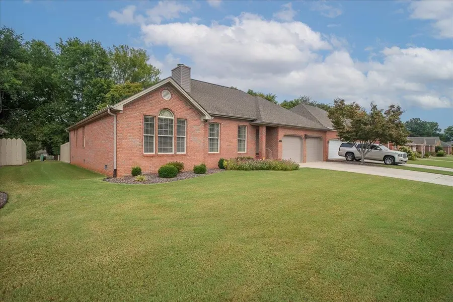 244 Woodcrest Dr, Florence, AL 35630 - #2