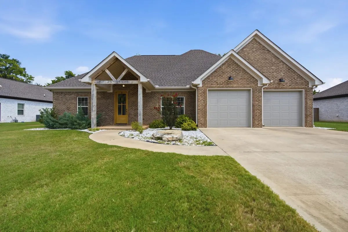 1211 Glendora Ave, Tuscumbia, AL 35674 - #1