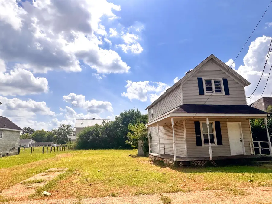 701 Sweetwater Ave, Florence, AL 35630 - #3