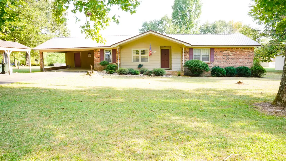 260 N Riverside Dr, Hamilton, AL 35570 - #1