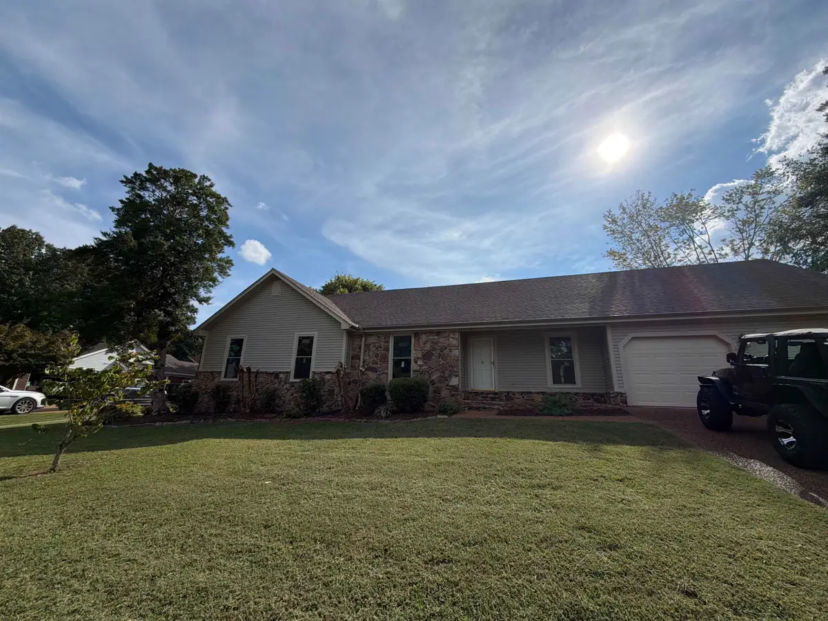 105 Woodstock Dr, Florence, AL 35630 - #1