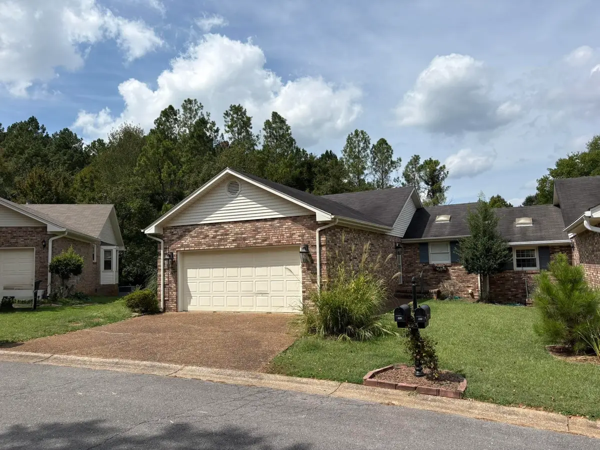 229 Hillsboro Cir, Florence, AL 35630 - #1