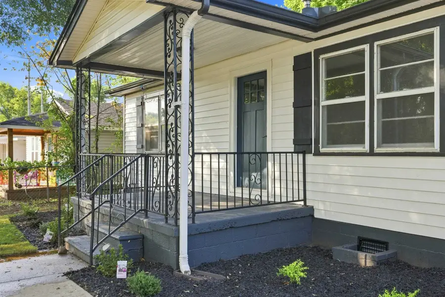 110 S Patton St, Florence, AL 35630 - #3