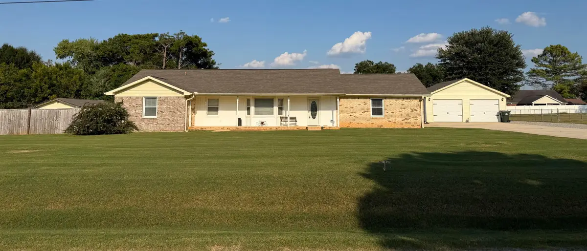 660 Blake Dr, Tuscumbia, AL 35674 - #1